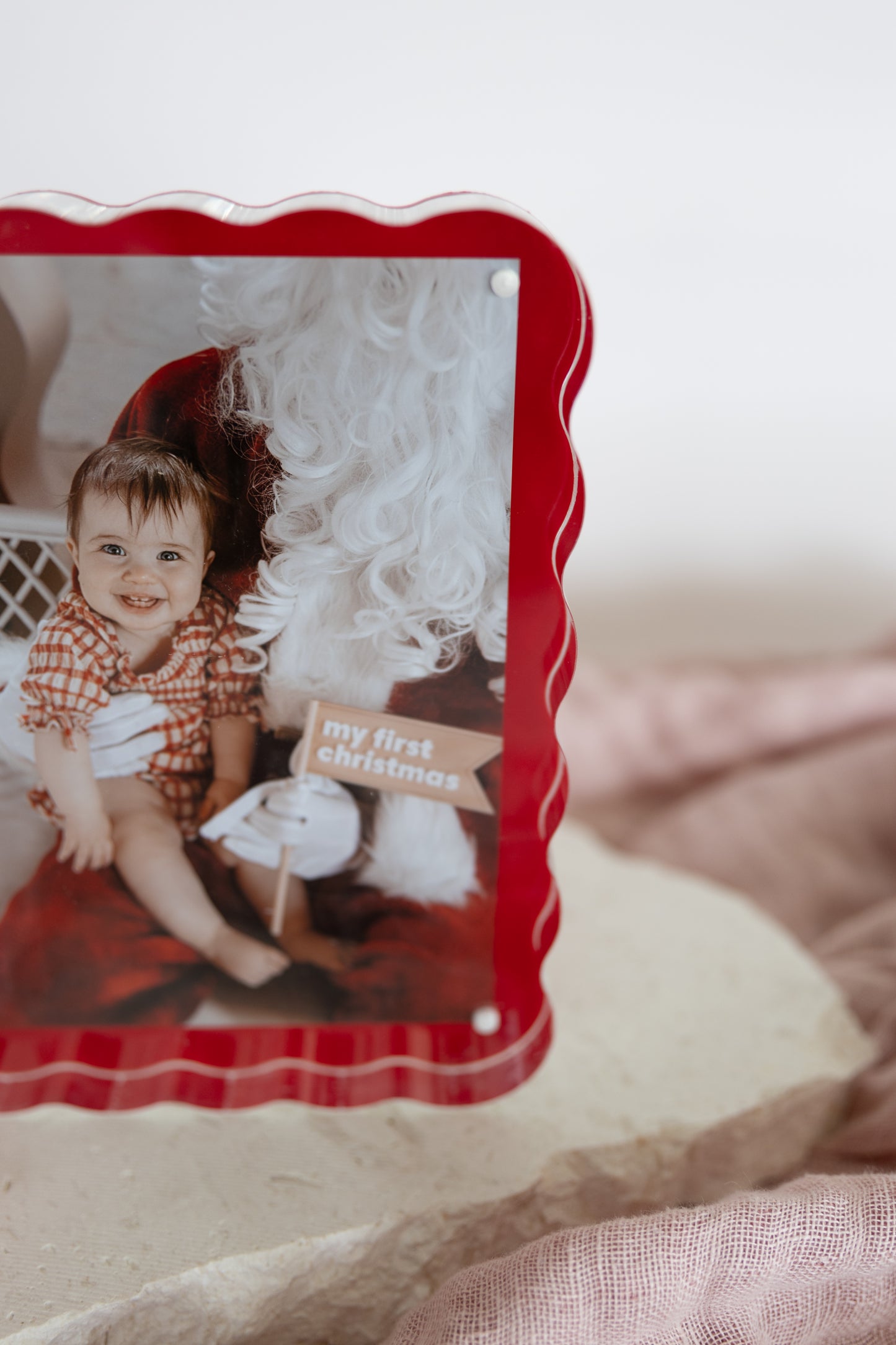 Scallop Acrylic Photo Frame