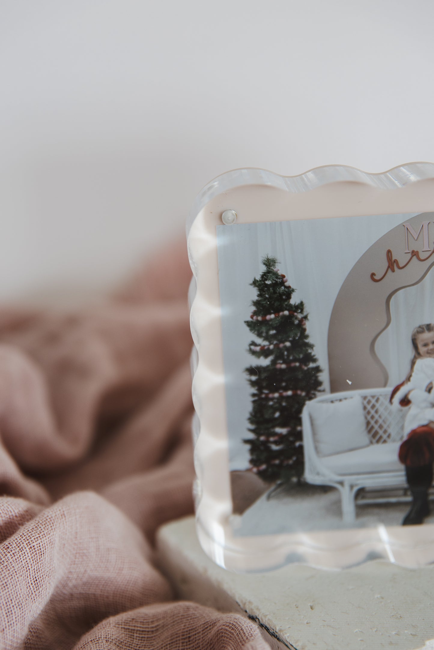 Scallop Acrylic Photo Frame