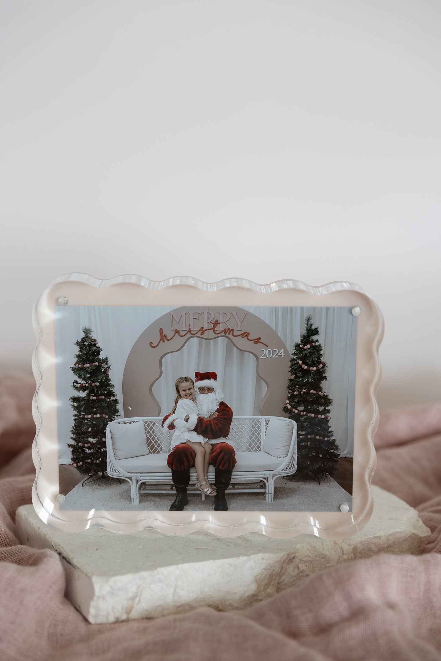 Scallop Acrylic Photo Frame